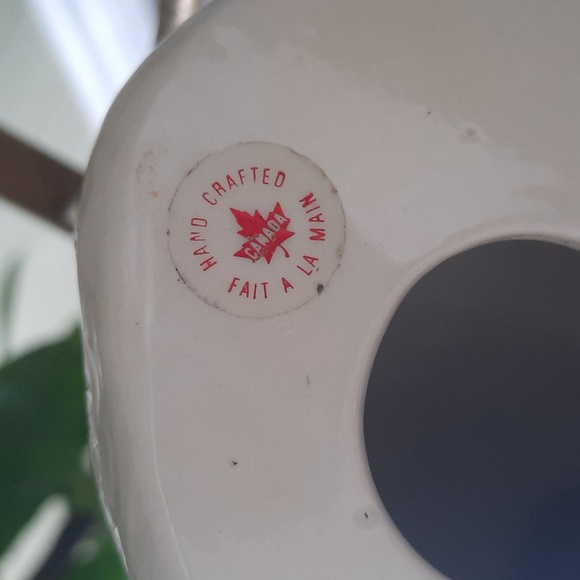 Vintage High Gloss Ceramic Gray and White Cat Figurine with blue & pink ribbon - Picture 8 of 9